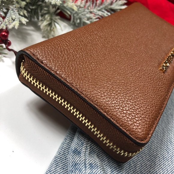 Michael Kors Jet Set Travel continental wallet - Picture 2 of 7